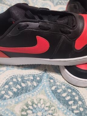 Nike Black and Red Low-Top Sneakers